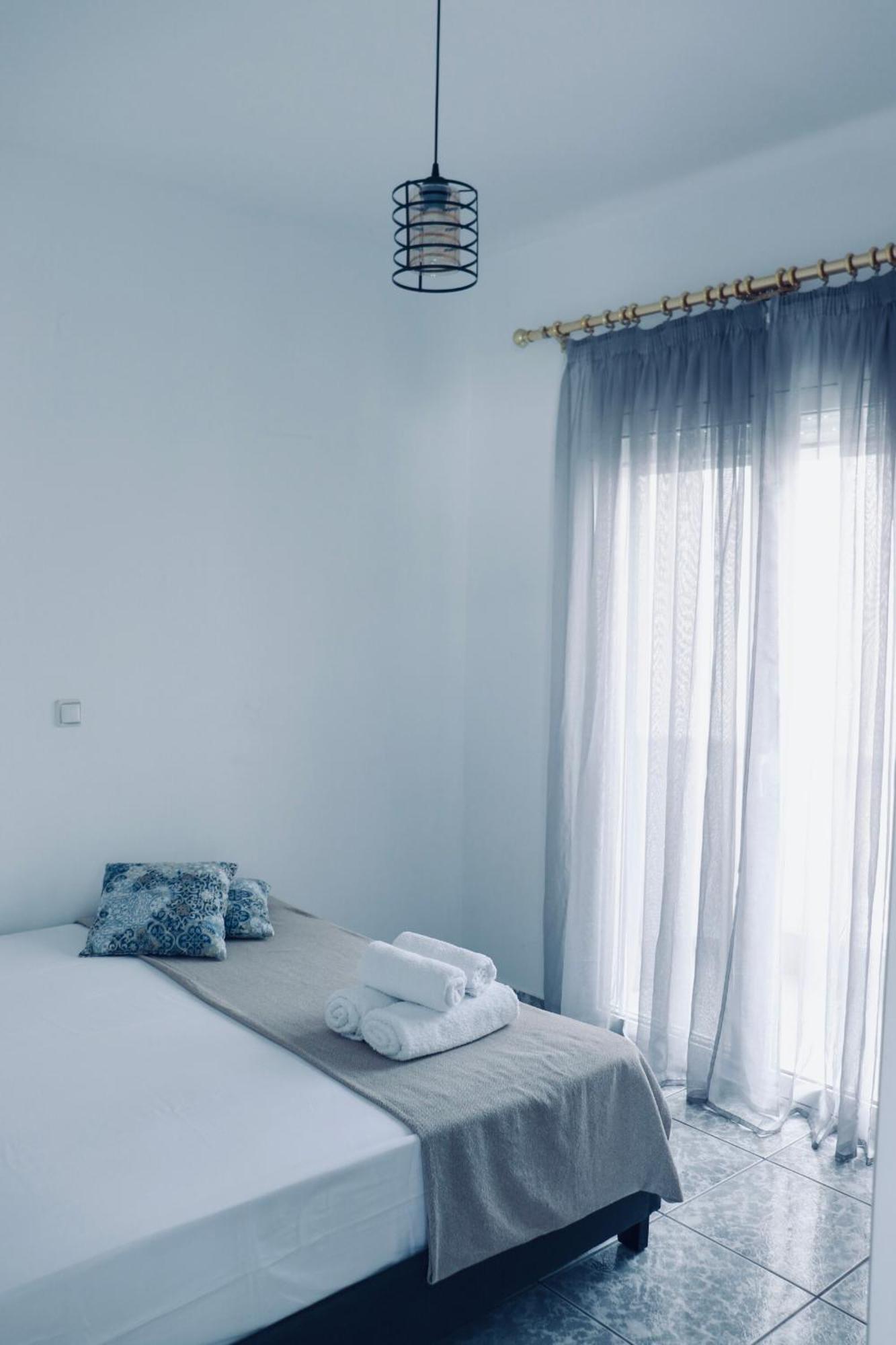 Coastline Apartment Néa Péramos Extérieur photo