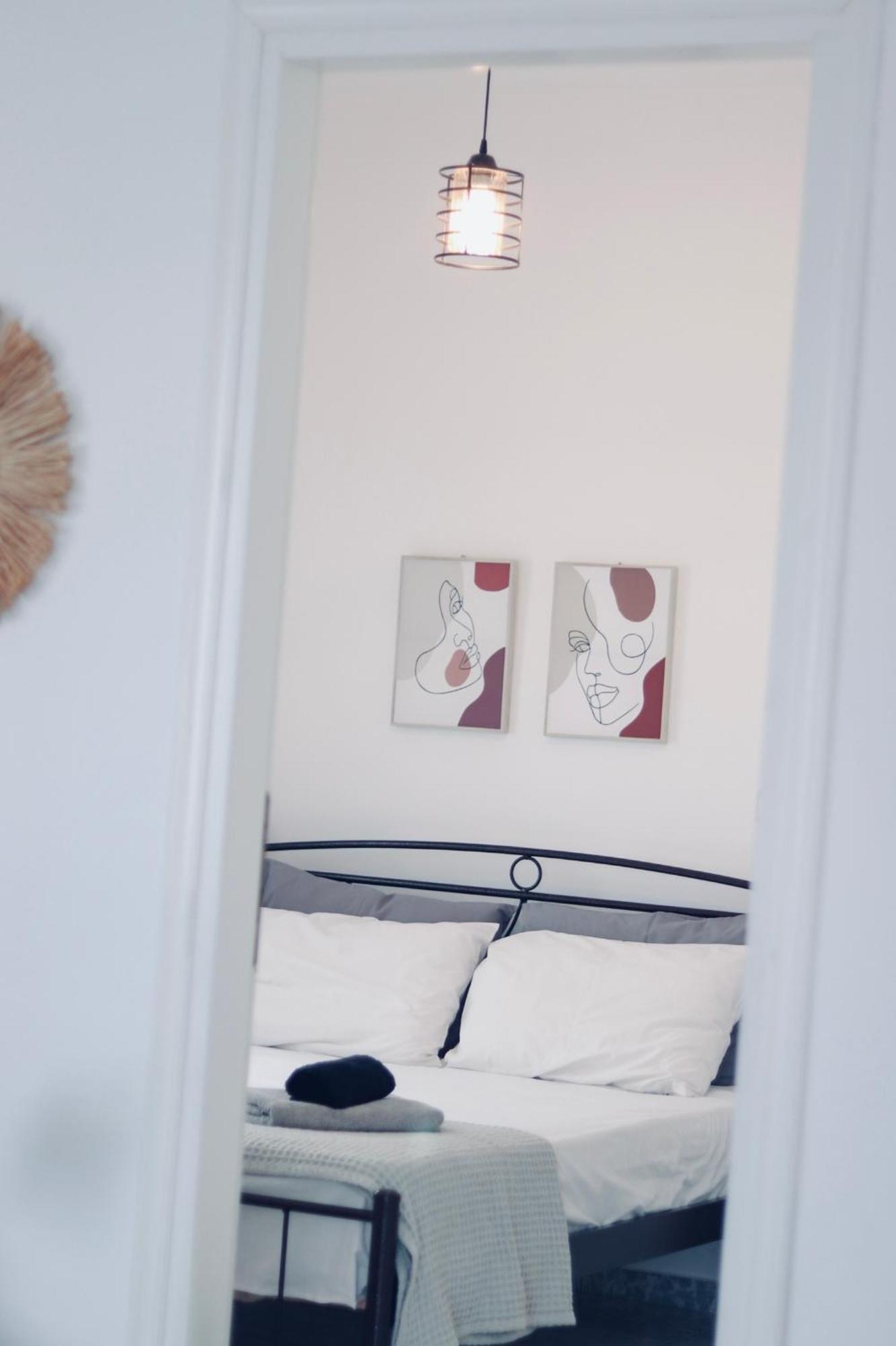 Coastline Apartment Néa Péramos Extérieur photo