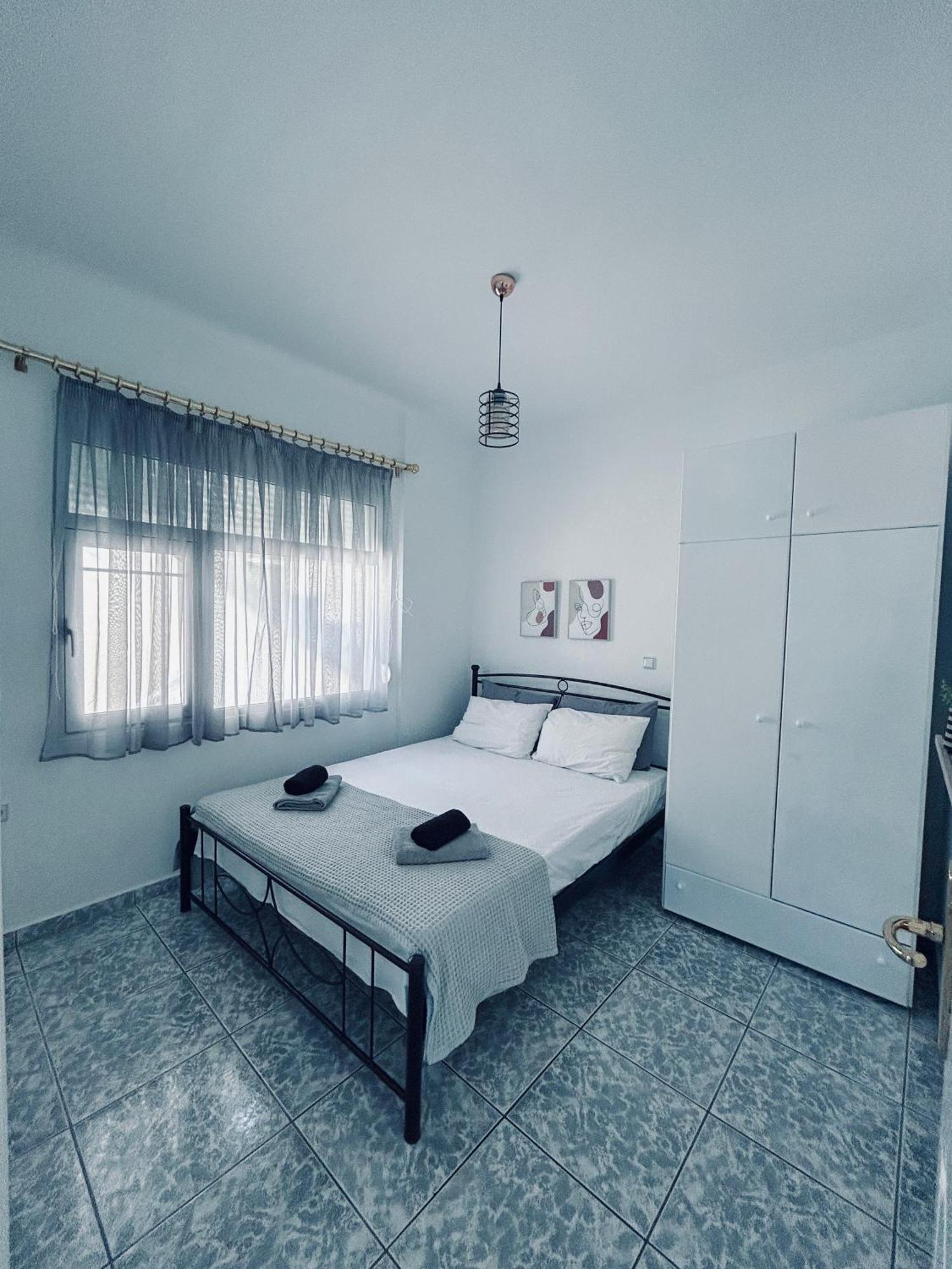 Coastline Apartment Néa Péramos Extérieur photo